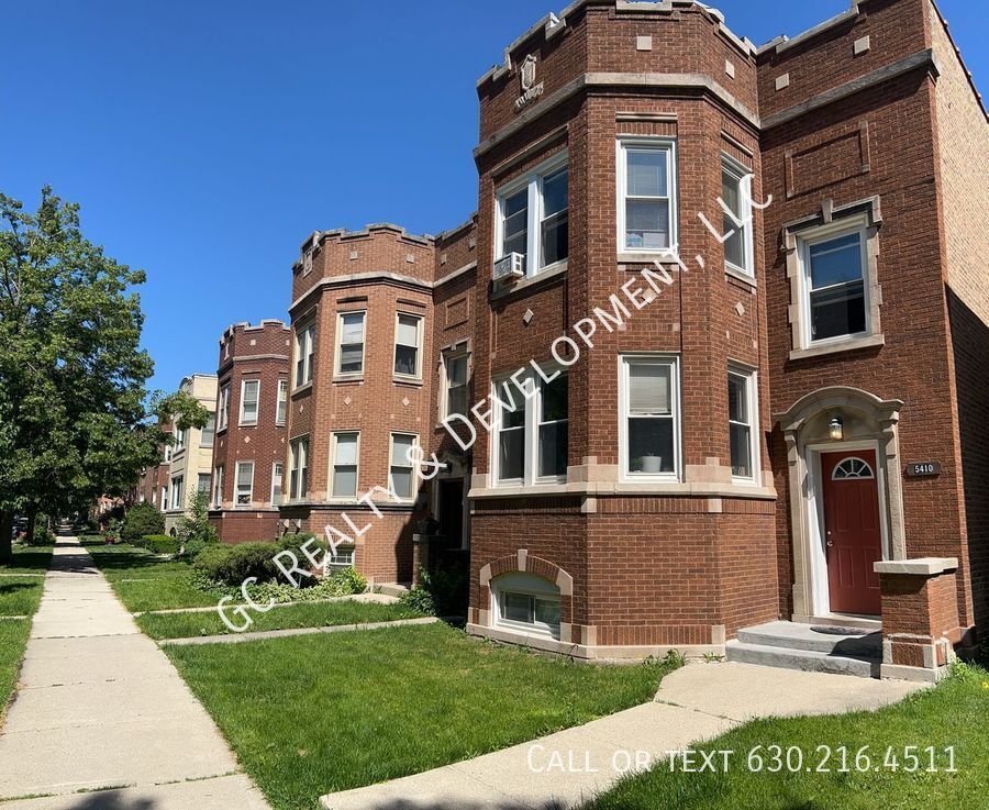 *** PORTAGE PARK / 2BDRM / SS APPLIANCES INCL / FREE LAUNDRY IN BUILDING / STREET PARKING *** property image