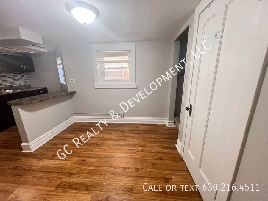 *** PORTAGE PARK / 2BDRM / SS APPLIANCES INCL / FREE LAUNDRY IN BUILDING / STREET PARKING *** property image