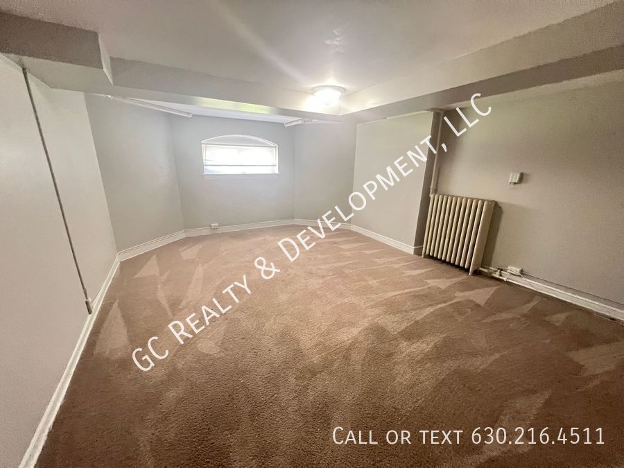 *** PORTAGE PARK / 2BDRM / SS APPLIANCES INCL / FREE LAUNDRY IN BUILDING / STREET PARKING *** property image