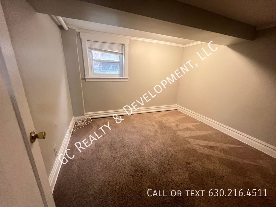 *** PORTAGE PARK / 2BDRM / SS APPLIANCES INCL / FREE LAUNDRY IN BUILDING / STREET PARKING *** property image