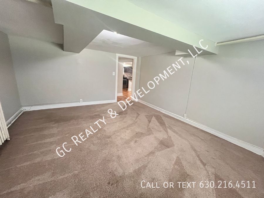 *** PORTAGE PARK / 2BDRM / SS APPLIANCES INCL / FREE LAUNDRY IN BUILDING / STREET PARKING *** property image