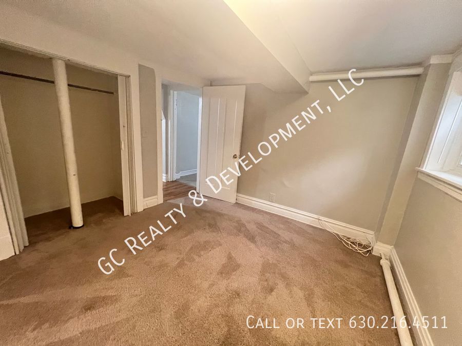 *** PORTAGE PARK / 2BDRM / SS APPLIANCES INCL / FREE LAUNDRY IN BUILDING / STREET PARKING *** property image
