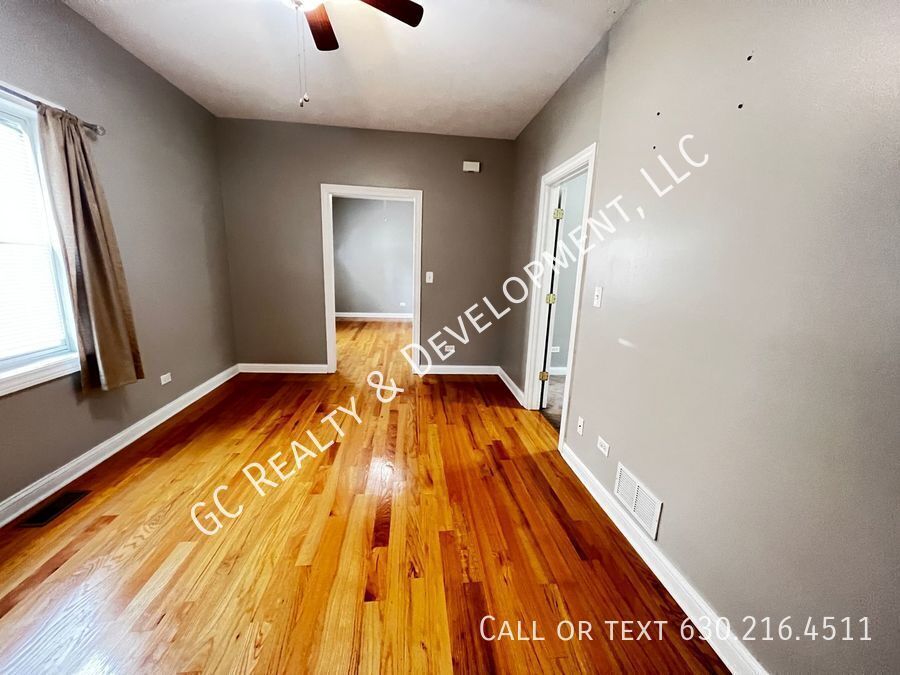 *** PILSEN LOCATION / 3 BEDROOMS / 1 BATH /APPL INLC / PARKING SPACE INCL / FREE LAUNDRY *** property image