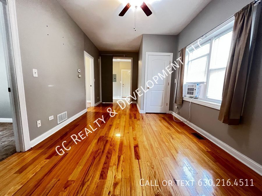 *** PILSEN LOCATION / 3 BEDROOMS / 1 BATH /APPL INLC / PARKING SPACE INCL / FREE LAUNDRY *** property image