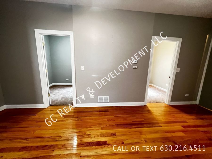*** PILSEN LOCATION / 3 BEDROOMS / 1 BATH /APPL INLC / PARKING SPACE INCL / FREE LAUNDRY *** property image