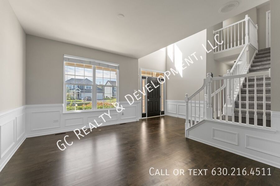 *** RECENTLY UPDATED / 5 BDRM - 2.5 BTH W OFFICE / FENCED YARD / JACUZZI IN PRIMARY BATH *** property image