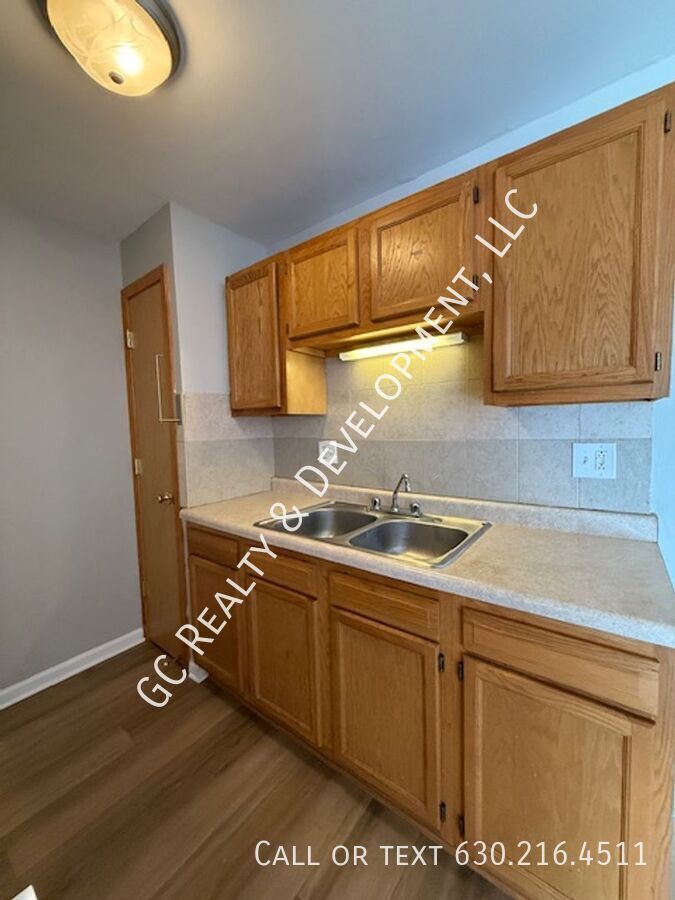 *** SPACIOUS 2BD/1BA CONDO W/ BALCONY / HEAT INCL / PARKING SPACE & CLUBHOUSE ACCESS *** property image