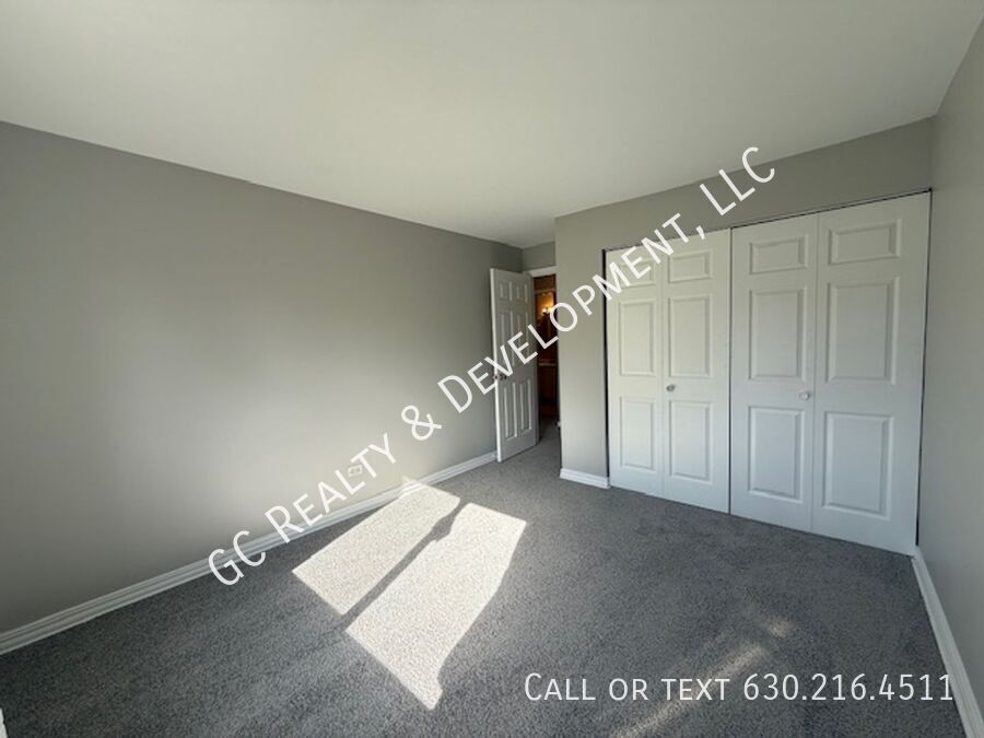 *** SPACIOUS 2BD/1BA CONDO W/ BALCONY / HEAT INCL / PARKING SPACE & CLUBHOUSE ACCESS *** property image