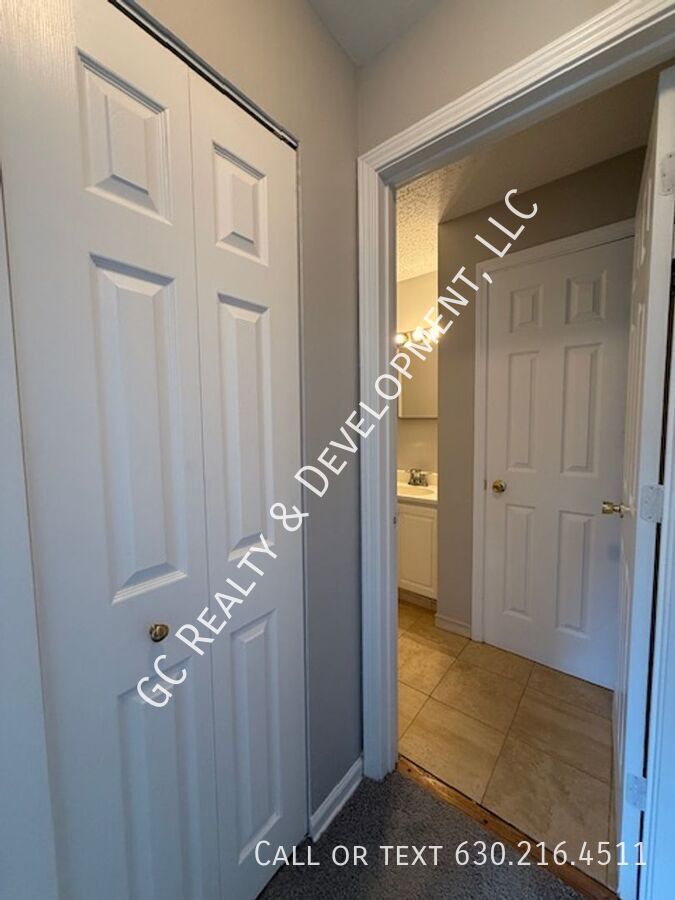 *** SPACIOUS 2BD/1BA CONDO W/ BALCONY / HEAT INCL / PARKING SPACE & CLUBHOUSE ACCESS *** property image