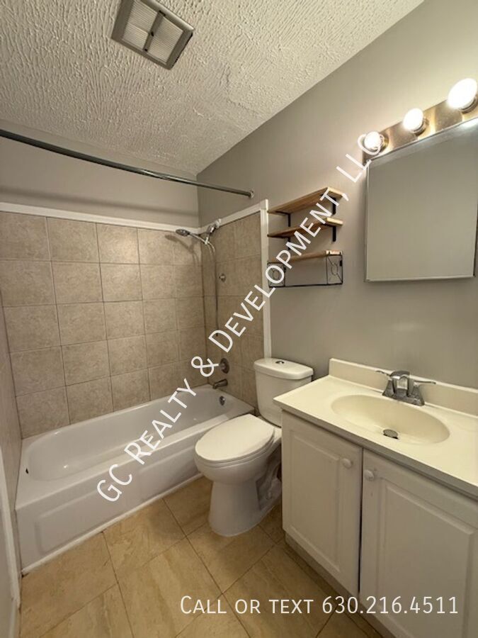 *** SPACIOUS 2BD/1BA CONDO W/ BALCONY / HEAT INCL / PARKING SPACE & CLUBHOUSE ACCESS *** property image
