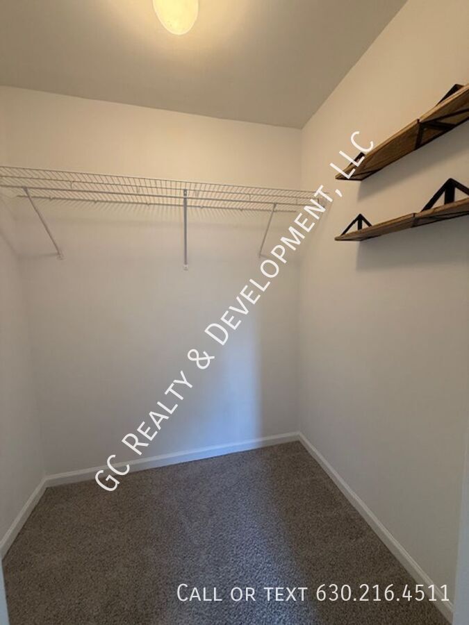 *** SPACIOUS 2BD/1BA CONDO W/ BALCONY / HEAT INCL / PARKING SPACE & CLUBHOUSE ACCESS *** property image