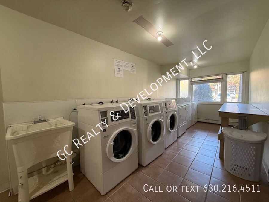 *** SPACIOUS 2BD/1BA CONDO W/ BALCONY / HEAT INCL / PARKING SPACE & CLUBHOUSE ACCESS *** property image