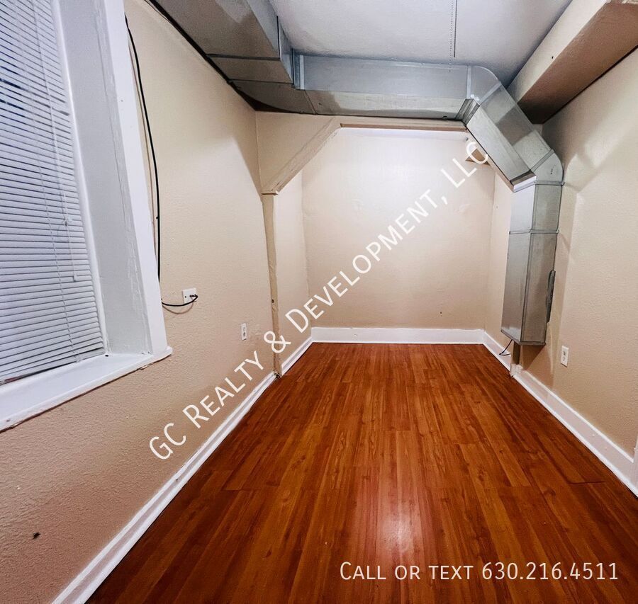 *** 1/2 MO FREE / GREAT LOCATION / 3 BDRM - 1 BTH / APPL INCL / LARGE YARD *** property image