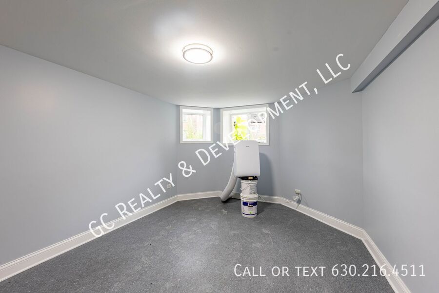 *** 1 MONTH RENT FREE /  SPACIOUS 3 BDRM - 2 BATH / NEWLY REMODELED / FREE WIFI INCLUEDED  *** property image