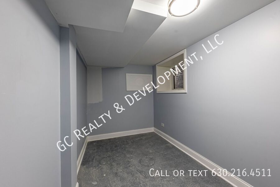 *** 1 MONTH RENT FREE /  SPACIOUS 3 BDRM - 2 BATH / NEWLY REMODELED / FREE WIFI INCLUEDED  *** property image