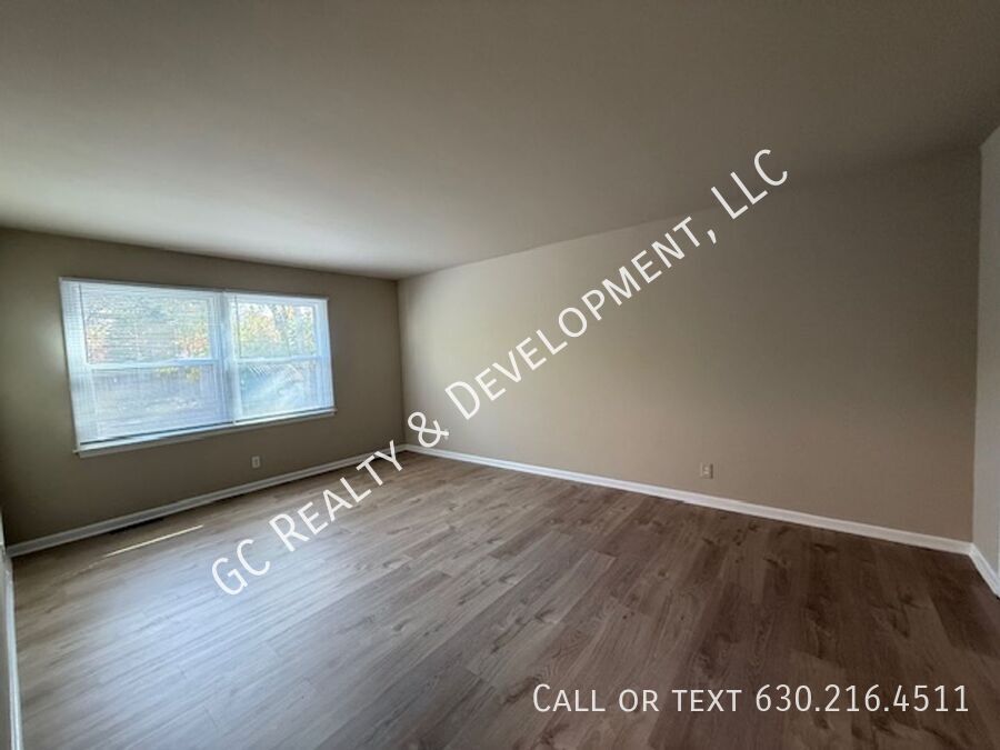 *** FIRST FLOOR / HEAT INCLUDED - TENANT PAYS ELECTRIC ONLY / 2 BDRMS / W&D IN BUILDING / PETS ALLOWED / LARGE STORAGE *** property image