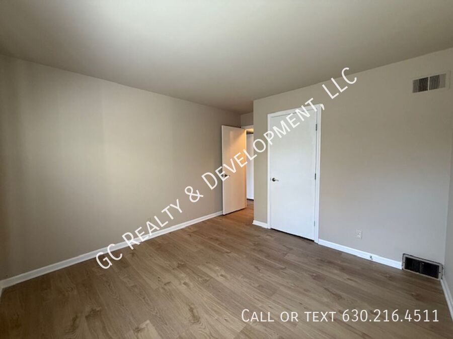 *** FIRST FLOOR / HEAT INCLUDED - TENANT PAYS ELECTRIC ONLY / 2 BDRMS / W&D IN BUILDING / PETS ALLOWED / LARGE STORAGE *** property image