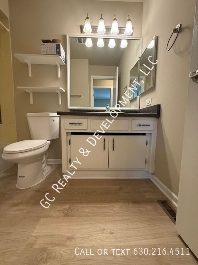 *** FIRST FLOOR / HEAT INCLUDED - TENANT PAYS ELECTRIC ONLY / 2 BDRMS / W&D IN BUILDING / PETS ALLOWED / LARGE STORAGE *** property image