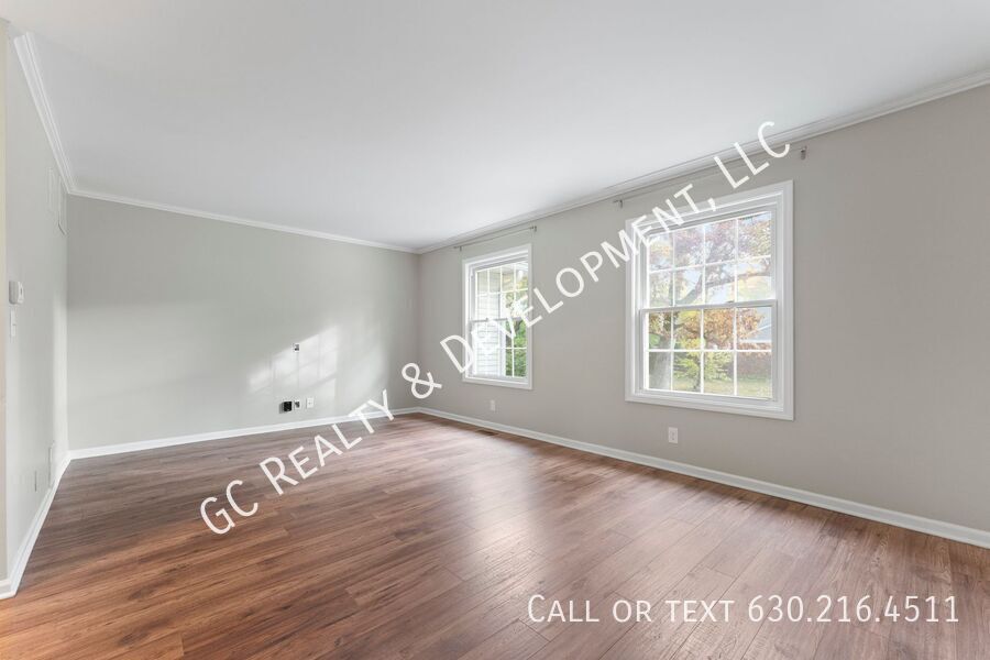 *** ​3 BDRM - 1.5 BATH / ATTACHED GARAGE / PET FRIENDLY / IDEAL LOCATION / CENTRAL AC *** property image