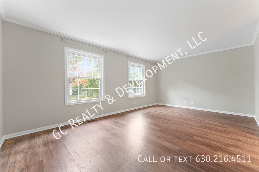 *** ​3 BDRM - 1.5 BATH / ATTACHED GARAGE / PET FRIENDLY / IDEAL LOCATION / CENTRAL AC *** property image