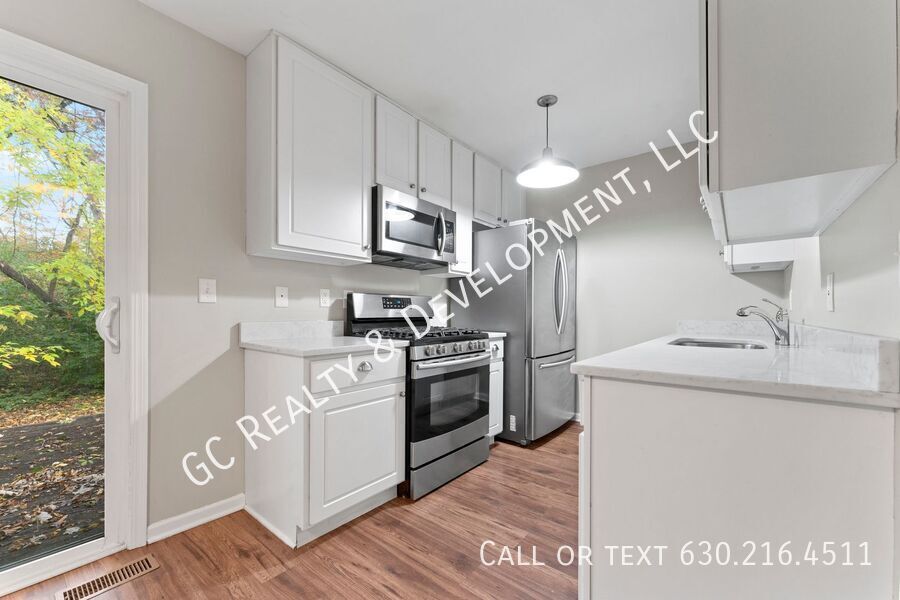 *** ​3 BDRM - 1.5 BATH / ATTACHED GARAGE / PET FRIENDLY / IDEAL LOCATION / CENTRAL AC *** property image