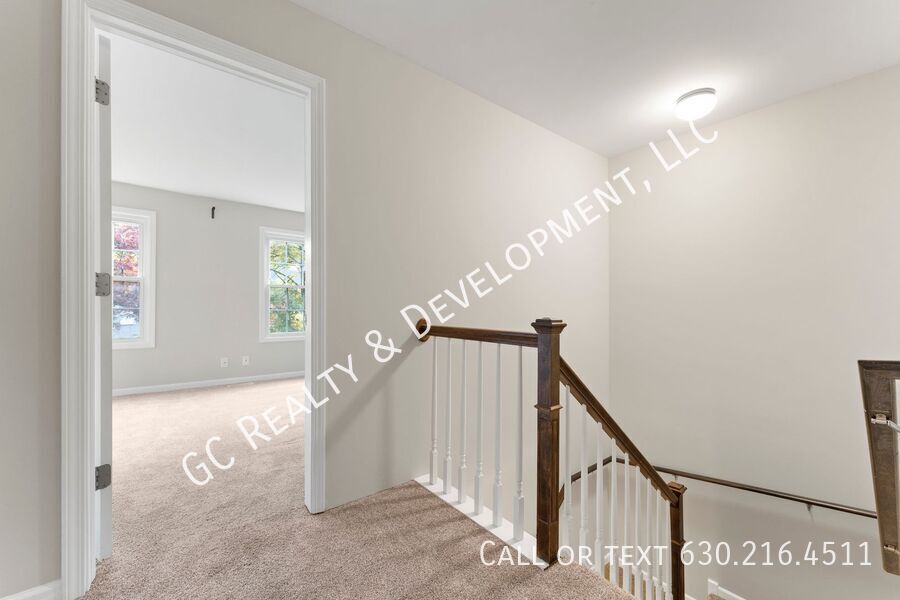 *** ​3 BDRM - 1.5 BATH / ATTACHED GARAGE / PET FRIENDLY / IDEAL LOCATION / CENTRAL AC *** property image