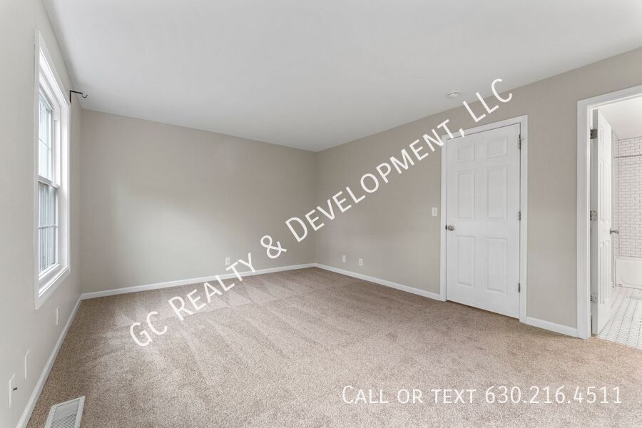 *** ​3 BDRM - 1.5 BATH / ATTACHED GARAGE / PET FRIENDLY / IDEAL LOCATION / CENTRAL AC *** property image