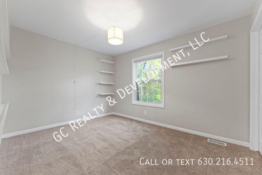 *** ​3 BDRM - 1.5 BATH / ATTACHED GARAGE / PET FRIENDLY / IDEAL LOCATION / CENTRAL AC *** property image