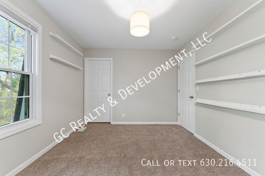 *** ​3 BDRM - 1.5 BATH / ATTACHED GARAGE / PET FRIENDLY / IDEAL LOCATION / CENTRAL AC *** property image