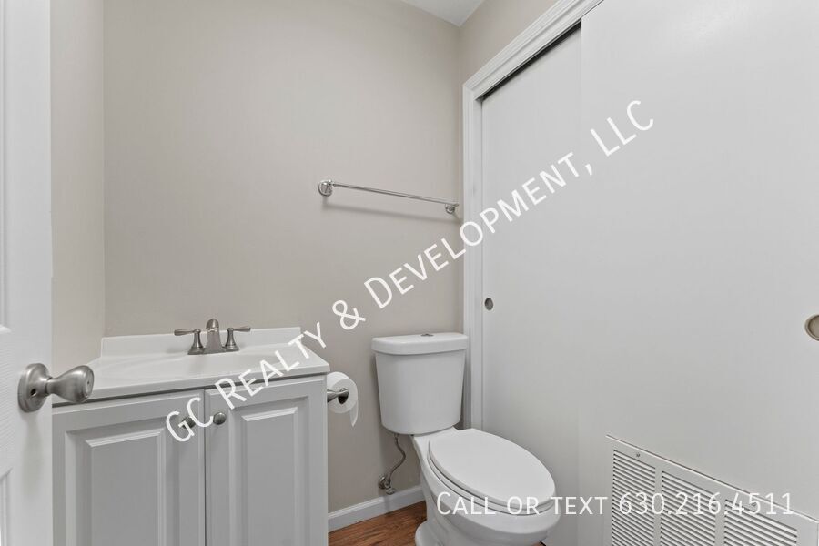 *** ​3 BDRM - 1.5 BATH / ATTACHED GARAGE / PET FRIENDLY / IDEAL LOCATION / CENTRAL AC *** property image