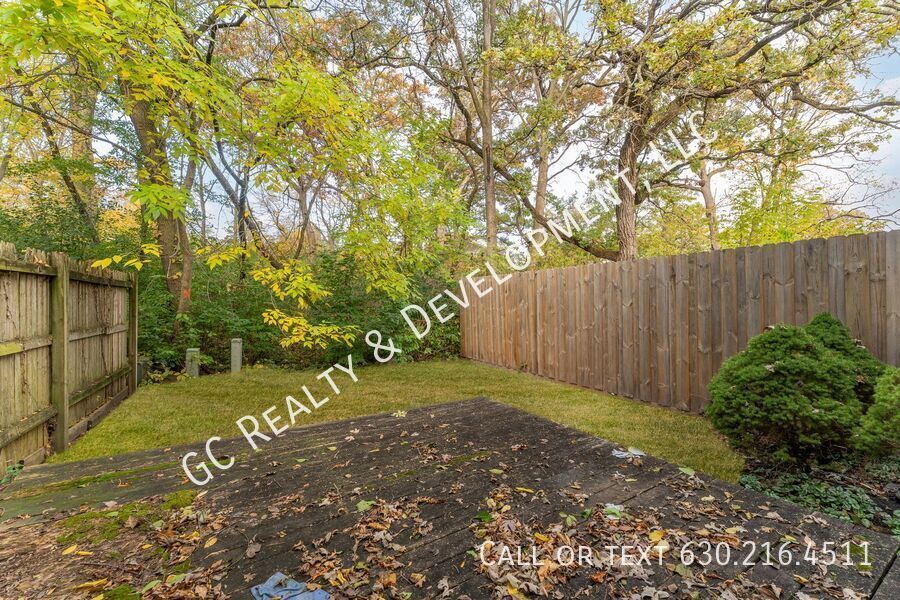 *** ​3 BDRM - 1.5 BATH / ATTACHED GARAGE / PET FRIENDLY / IDEAL LOCATION / CENTRAL AC *** property image