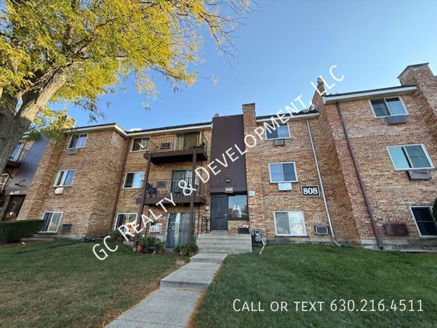 *** FRESH PAINT / 1 BDRM / LAUNDRY ON SITE / TENANT ONLY PAYS ELECTRIC / WALK TO SHOPPING *** property image