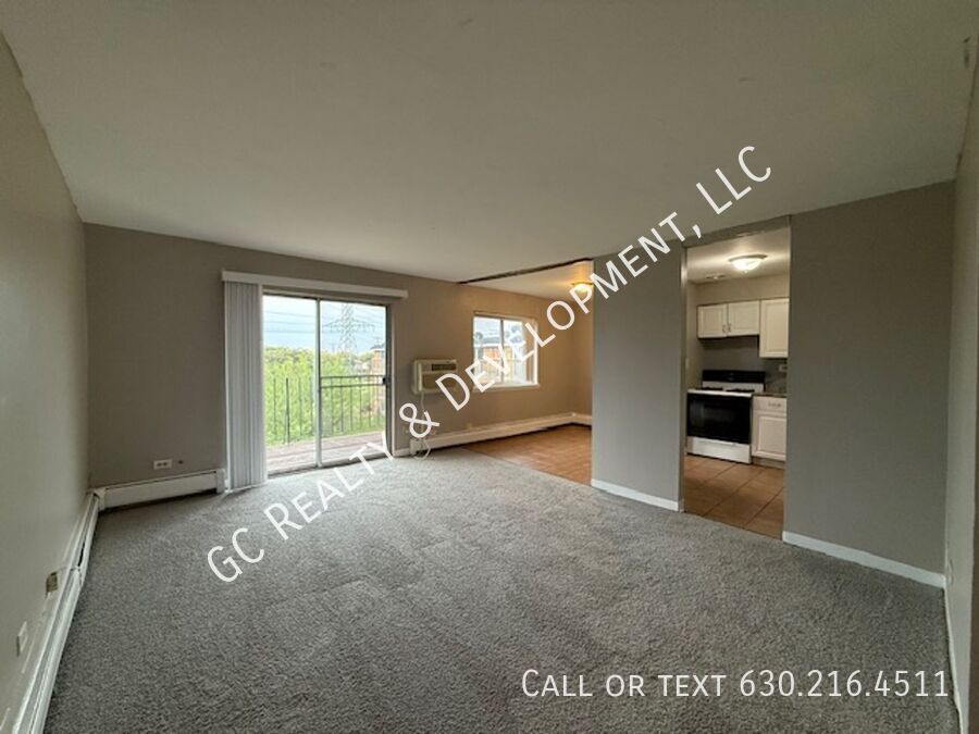 *** FRESH PAINT / 1 BDRM / LAUNDRY ON SITE / TENANT ONLY PAYS ELECTRIC / WALK TO SHOPPING *** property image