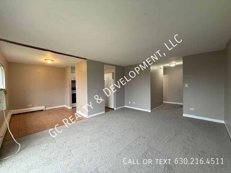 *** FRESH PAINT / 1 BDRM / LAUNDRY ON SITE / TENANT ONLY PAYS ELECTRIC / WALK TO SHOPPING *** property image
