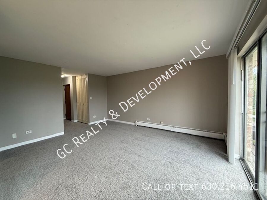 *** FRESH PAINT / 1 BDRM / LAUNDRY ON SITE / TENANT ONLY PAYS ELECTRIC / WALK TO SHOPPING *** property image