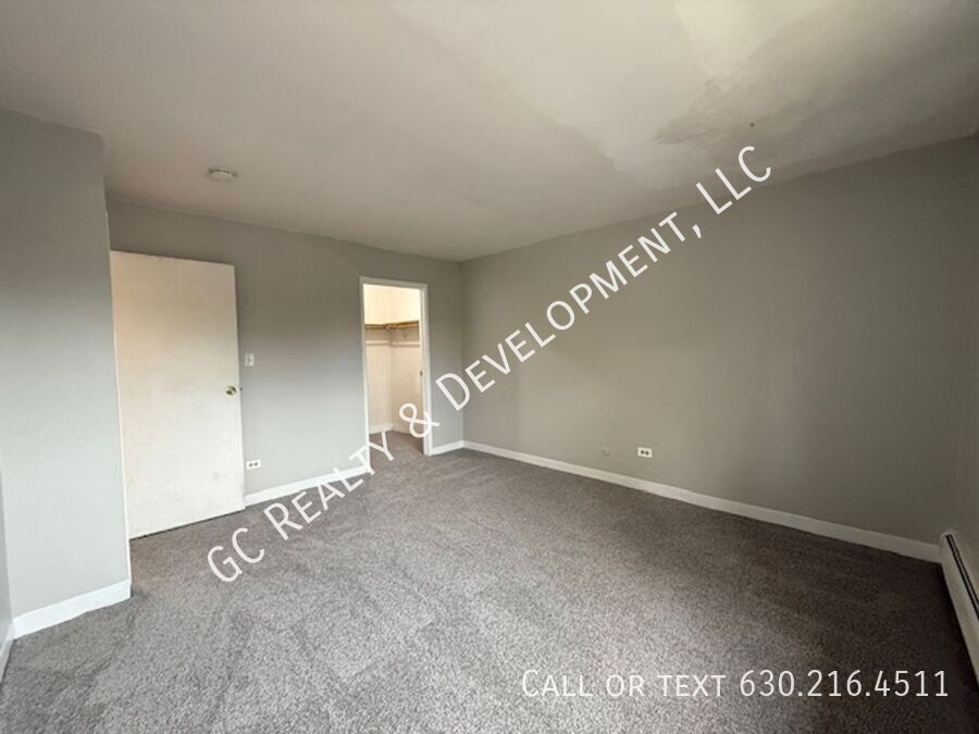 *** FRESH PAINT / 1 BDRM / LAUNDRY ON SITE / TENANT ONLY PAYS ELECTRIC / WALK TO SHOPPING *** property image