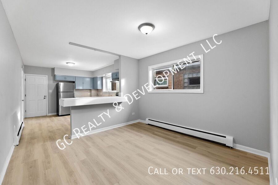 *** RECENTLY UPDATED / 3 BDRM / SS APPL / FREE LAUNDRY ON SITE / TENANT ONLY PAYS ELECTRIC *** property image