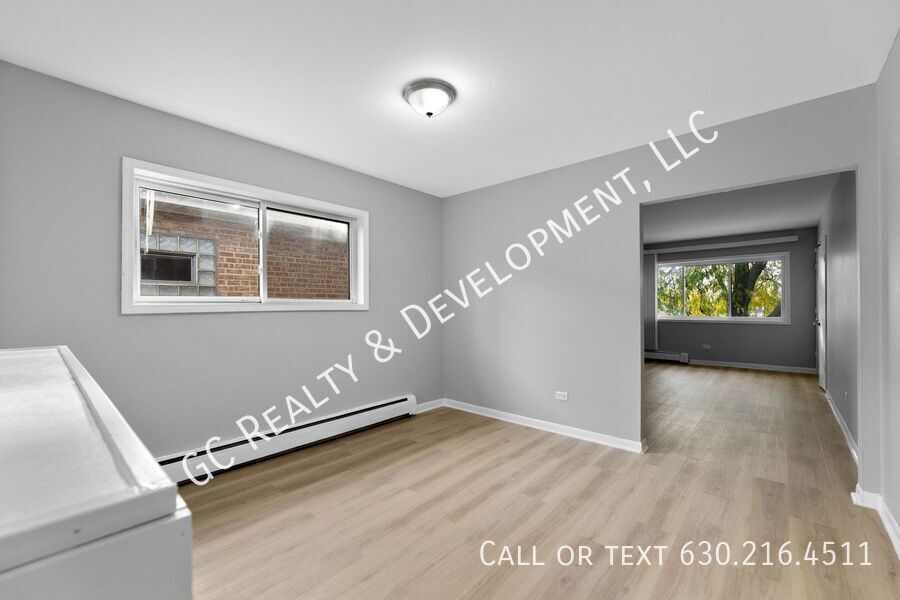 *** RECENTLY UPDATED / 3 BDRM / SS APPL / FREE LAUNDRY ON SITE / TENANT ONLY PAYS ELECTRIC *** property image