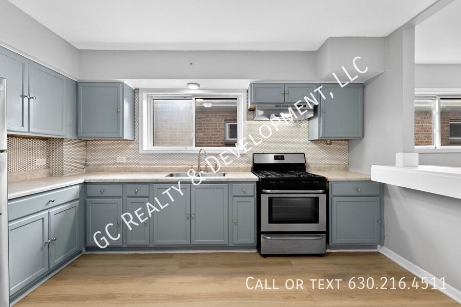*** RECENTLY UPDATED / 3 BDRM / SS APPL / FREE LAUNDRY ON SITE / TENANT ONLY PAYS ELECTRIC *** property image