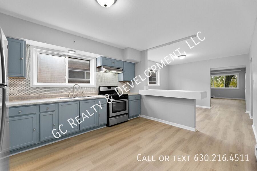 *** RECENTLY UPDATED / 3 BDRM / SS APPL / FREE LAUNDRY ON SITE / TENANT ONLY PAYS ELECTRIC *** property image