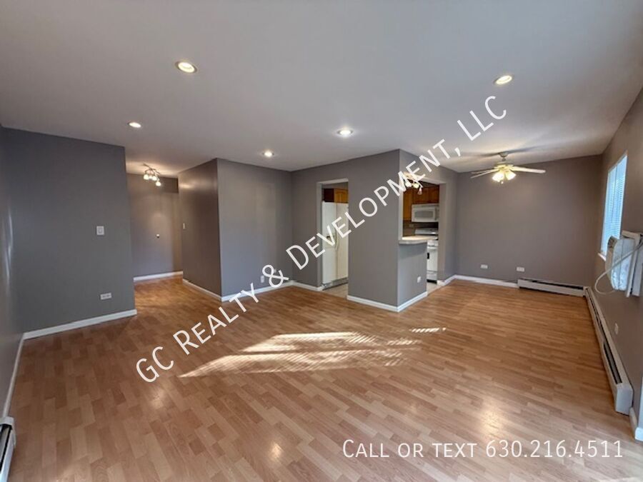 *** LAUNDRY ON SITE / TENANT ONLY PAYS ELECTRIC / QUICK ACCESS TO SHOPPING *** property image