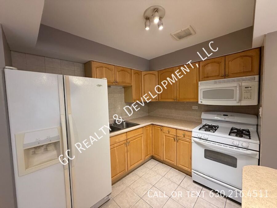 *** LAUNDRY ON SITE / TENANT ONLY PAYS ELECTRIC / QUICK ACCESS TO SHOPPING *** property image