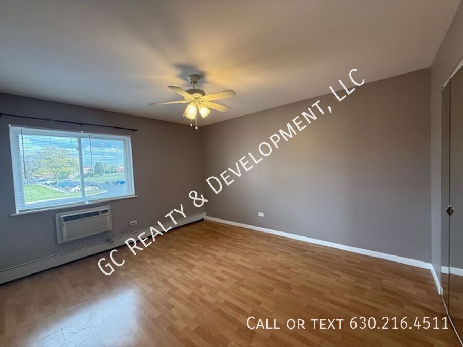 *** LAUNDRY ON SITE / TENANT ONLY PAYS ELECTRIC / QUICK ACCESS TO SHOPPING *** property image