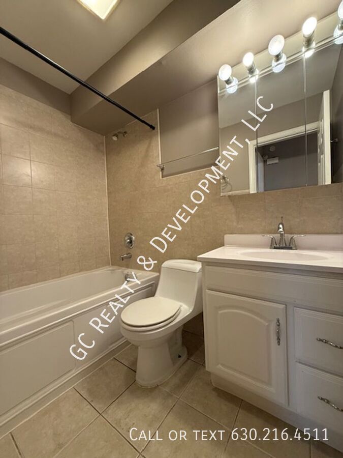 *** LAUNDRY ON SITE / TENANT ONLY PAYS ELECTRIC / QUICK ACCESS TO SHOPPING *** property image