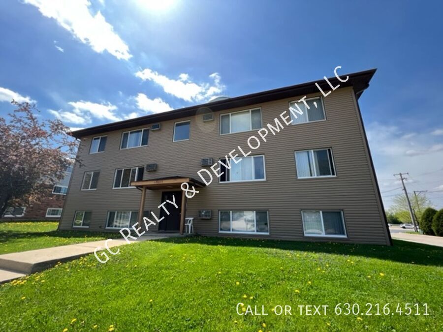 *** 2 BDRM / 1000 SQFT / 2 PARKING SPOTS / TENANTS ONLY PAY ELECTRIC / PET FRIENDLY *** property image