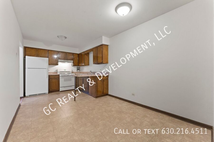 *** 2 BDRM / HARDWOOD FLOORS / TENANT ONLY PAYS ELECTRIC / NEAR SHOPPING *** property image