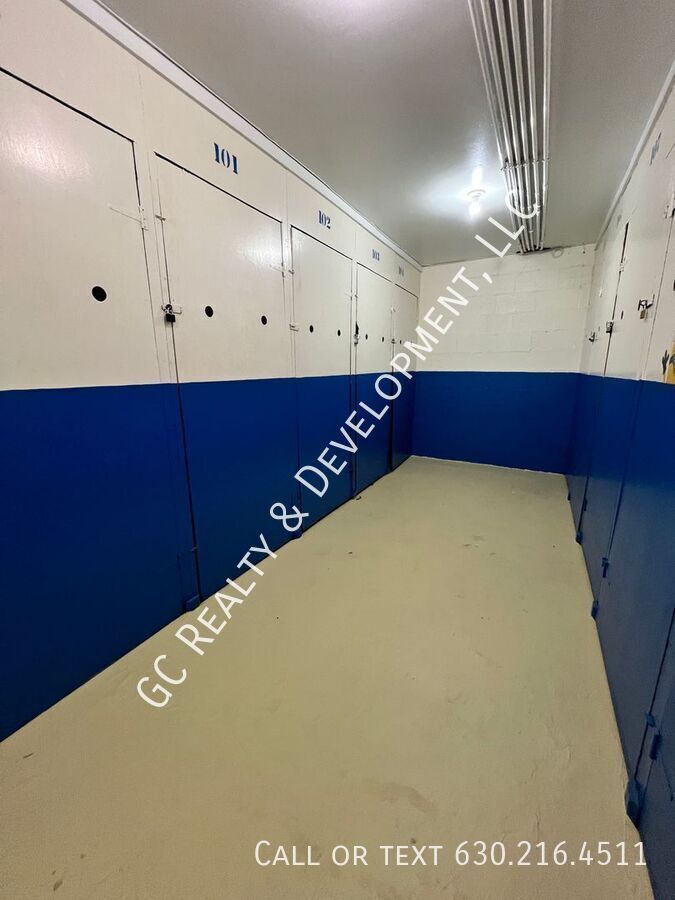 *** 2 BDRM / HARDWOOD FLOORS / TENANT ONLY PAYS ELECTRIC / NEAR SHOPPING *** property image