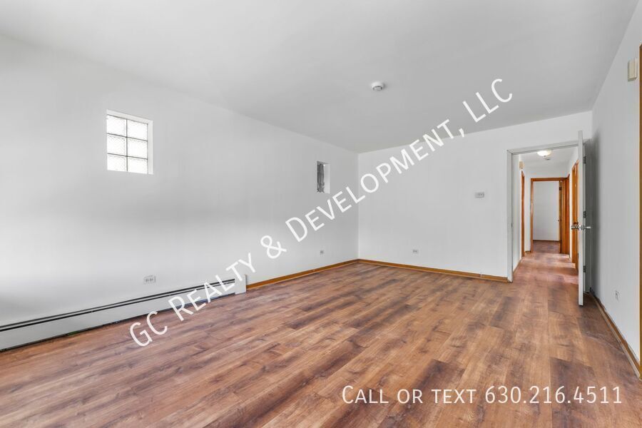 *** 1 MONTH RENT FREE / RECENTLY UPDATED / 3 BDRM / FRESHLY PAINTED /  LAUNDRY ON SITE / 2ND FLOOR *** property image