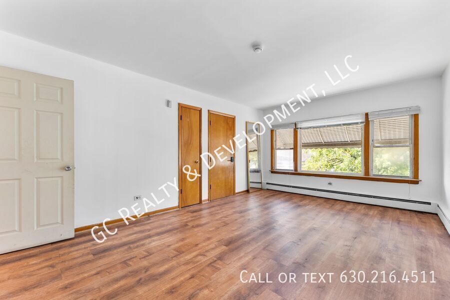 *** 1 MONTH RENT FREE / RECENTLY UPDATED / 3 BDRM / FRESHLY PAINTED /  LAUNDRY ON SITE / 2ND FLOOR *** property image