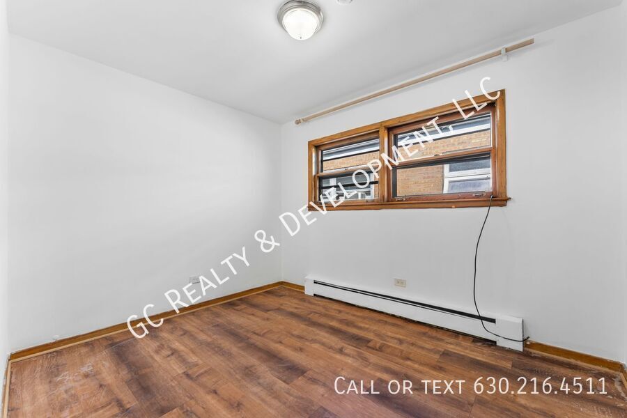 *** 1 MONTH RENT FREE / RECENTLY UPDATED / 3 BDRM / FRESHLY PAINTED /  LAUNDRY ON SITE / 2ND FLOOR *** property image